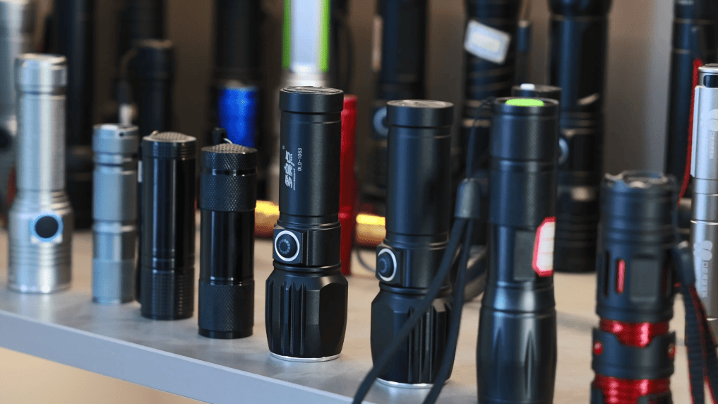 ！这个宁波小镇靠手电筒年捞80亿瓦利棋牌“死亡”行业里杀出血路(图3)